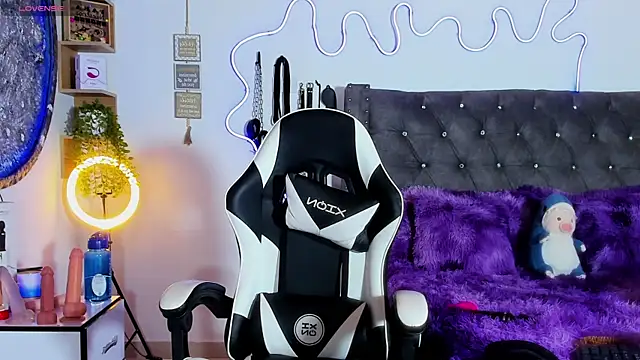 Katherine Rose online show from November 11, 11:05 pm