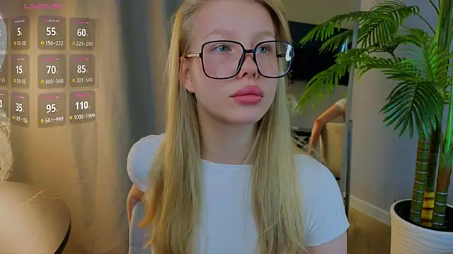 Snapshot of emilyshepar_d chatting on September 24, 2:04 am emilyshepar d online show from September 24, 2:04 am