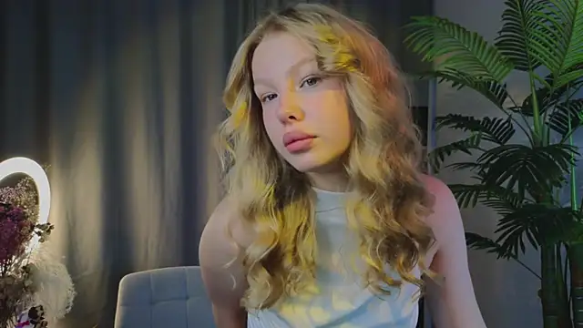 Snapshot of emilyshepar_d chatting on October 2, 1:45 am emilyshepar d online show from October 2, 1:45 am