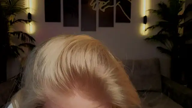 Snapshot of emilyshepar_d chatting on October 17, 2:04 am emilyshepar d online show from October 17, 2:04 am