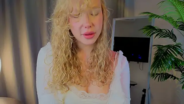 Snapshot of emilyshepar_d chatting on October 27, 2:37 am emilyshepar d online show from October 27, 2:37 am