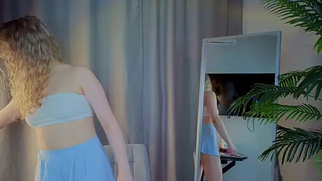 Snapshot of emilyshepar_d chatting on October 29, 2:25 am emilyshepar d online show from October 29, 2:25 am