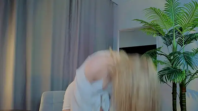 Snapshot of emilyshepar_d chatting on November 4, 2:32 am emilyshepar d online show from November 4, 2:32 am