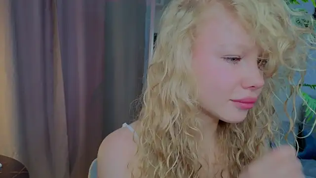 Snapshot of emilyshepar_d chatting on November 6, 2:34 am emilyshepar d online show from November 6, 2:34 am