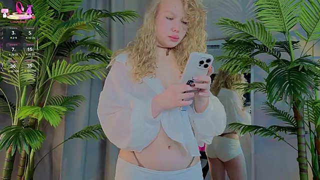 Snapshot of emilyshepar_d chatting on November 18, 2:50 am emilyshepar d online show from November 18, 2:50 am