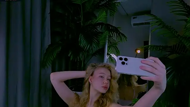 emilyshepar d online show from March 18, 3:20 am