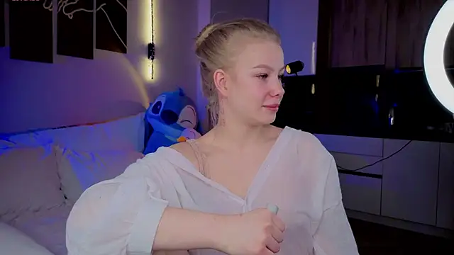 emilyshepar d online show from April 8, 2:22 am