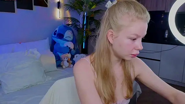Snapshot of emilyshepar_d chatting on May 5, 1:24 am emilyshepar d online show from May 5, 1:24 am