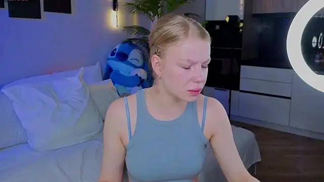 Snapshot of emilyshepar_d chatting on May 6, 2:19 am emilyshepar d online show from May 6, 2:19 am