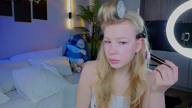 Snapshot of emilyshepar_d chatting on May 7, 2:06 am emilyshepar d online show from May 7, 2:06 am