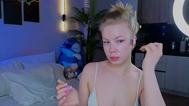 Snapshot of emilyshepar_d chatting on May 8, 2:28 am emilyshepar d online show from May 8, 2:28 am