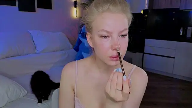 Snapshot of emilyshepar_d chatting on May 13, 1:36 am emilyshepar d online show from May 13, 1:36 am