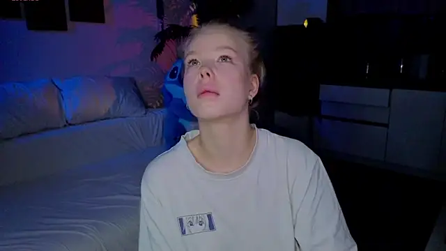 Snapshot of emilyshepar_d chatting on May 14, 1:23 am emilyshepar d online show from May 14, 1:23 am