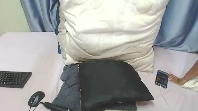 HornyEbony4u online show from December 18, 2:01 pm