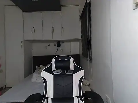 eattmebabyy online show from March 1, 11:23 am