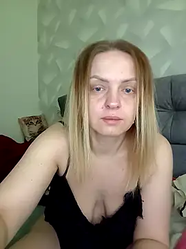 Snapshot of Ami_Foxy chatting on May 10, 5:56 am Ami Foxy online show from May 10, 5:56 am