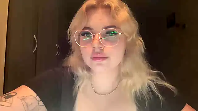 Snapshot of sunshinyflash chatting on November 10, 5:23 pm sunshinyflash online show from November 10, 5:23 pm