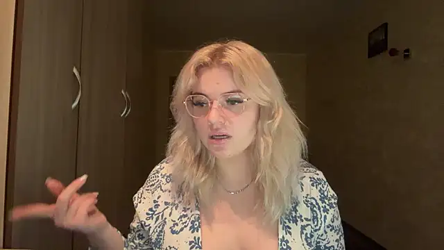 Snapshot of sunshinyflash chatting on November 11, 5:13 pm sunshinyflash online show from November 11, 5:13 pm