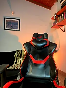 Snapshot of AlekBlake_ chatting on October 4, 1:36 am AlekBlake  online show from October 4, 1:36 am