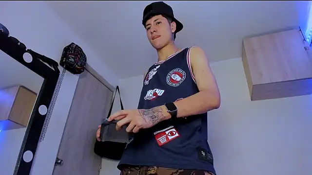 Mateo Escobar online show from September 10, 4:51 pm