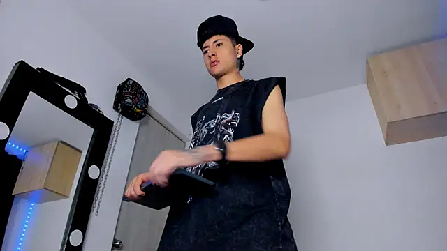 Mateo Escobar online show from September 23, 12:13 am