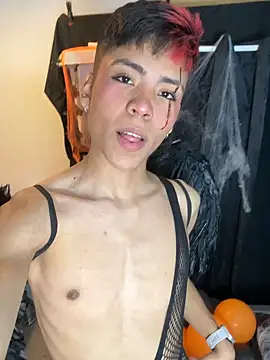 MaxiWildd online show from October 31, 1:45 pm