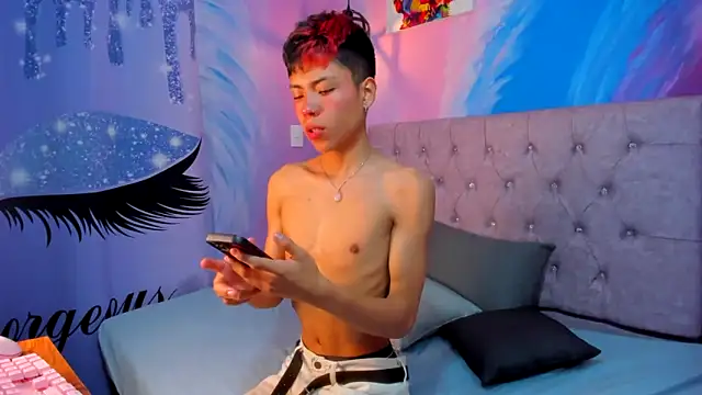 MaxiWildd online show from November 5, 1:00 pm