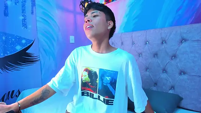 MaxiWildd online show from April 14, 1:28 pm