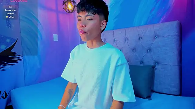 MaxiWildd online show from April 22, 1:01 pm