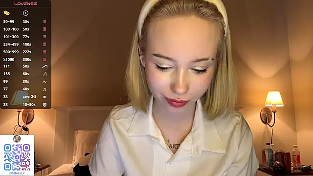 Snapshot of FlowMia chatting on September 22, 9:33 am FlowMia online show from September 22, 9:33 am