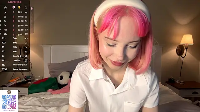 Snapshot of FlowMia chatting on October 21, 5:46 pm FlowMia online show from October 21, 5:46 pm