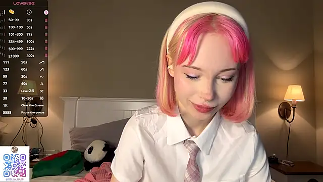 Snapshot of FlowMia chatting on October 22, 10:37 am FlowMia online show from October 22, 10:37 am