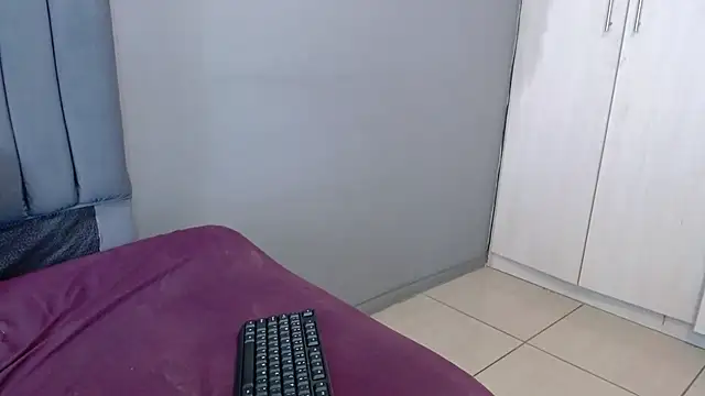 ChubbyBuddyxXx online show from November 30, 7:12 am