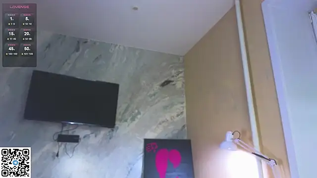 Snapshot of miss_bubbles_ chatting on November 10, 12:31 am miss bubbles online show from November 10, 12:31 am