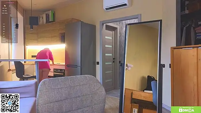 miss bubbles  online show from April 1, 1:17 am