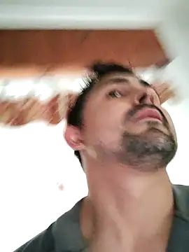 Snapshot of Bradd_32 chatting on October 24, 4:47 pm Bradd 32 online show from October 24, 4:47 pm