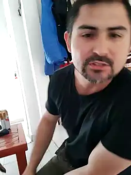 Snapshot of Bradd_32 chatting on October 26, 4:35 pm Bradd 32 online show from October 26, 4:35 pm