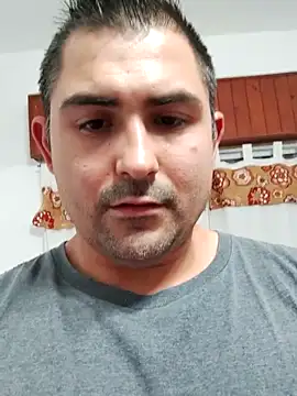 Snapshot of Bradd_32 chatting on October 27, 4:38 am Bradd 32 online show from October 27, 4:38 am