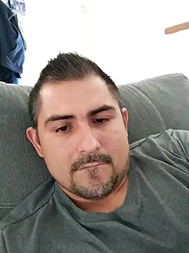 Snapshot of Bradd_32 chatting on October 31, 5:14 pm Bradd 32 online show from October 31, 5:14 pm