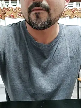 Snapshot of Bradd_32 chatting on November 9, 2:21 am Bradd 32 online show from November 9, 2:21 am