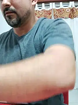 Snapshot of Bradd_32 chatting on November 10, 1:48 am Bradd 32 online show from November 10, 1:48 am