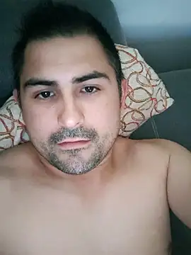 Snapshot of Bradd_32 chatting on November 15, 5:09 pm Bradd 32 online show from November 15, 5:09 pm