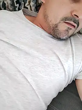 Snapshot of Bradd_32 chatting on November 17, 4:57 pm Bradd 32 online show from November 17, 4:57 pm