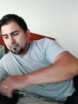 Snapshot of Bradd_32 chatting on November 30, 6:45 pm Bradd 32 online show from November 30, 6:45 pm