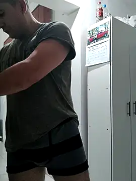 Bradd 32 online show from March 30, 8:15 am