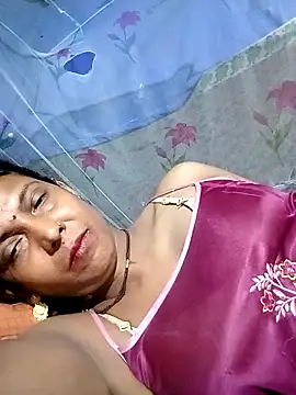 Snapshot of Savita992 chatting on May 5, 9:23 pm Savita992 online show from May 5, 9:23 pm