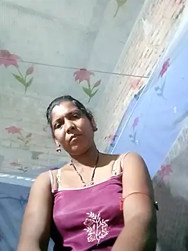 Snapshot of Savita992 chatting on May 27, 7:33 pm Savita992 online show from May 27, 7:33 pm