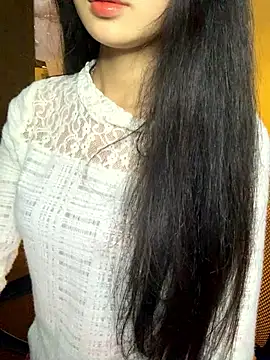 Nhinhi18 online show from February 5, 4:00 pm