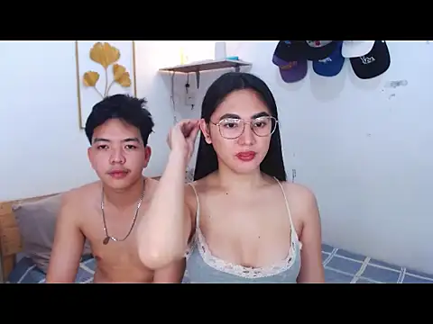 HornyCoupleCum online show from December 15, 1:26 pm