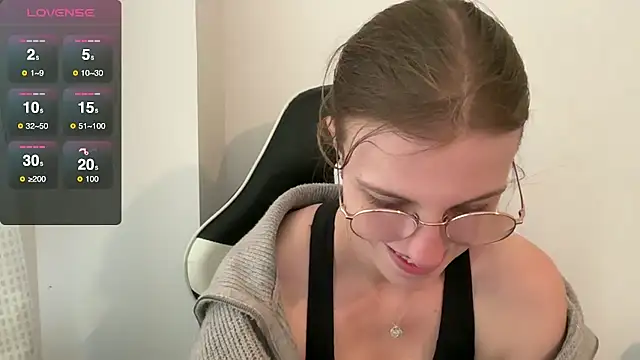 BustyKellyXXX online show from November 6, 11:00 am